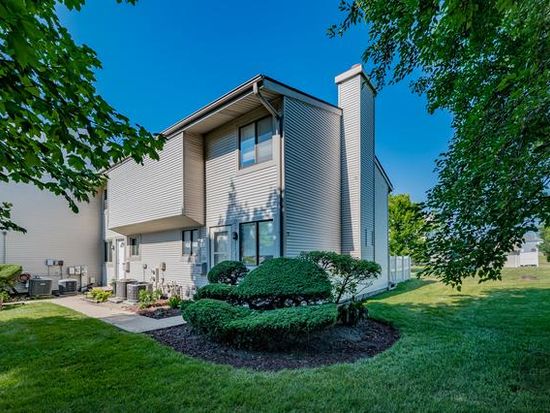 1022 Emerald Dr, Schaumburg, IL 60173