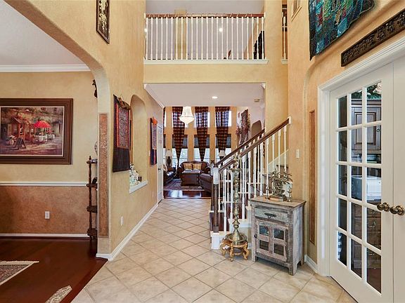 5th image of 16035 Berkshire Manor Ln