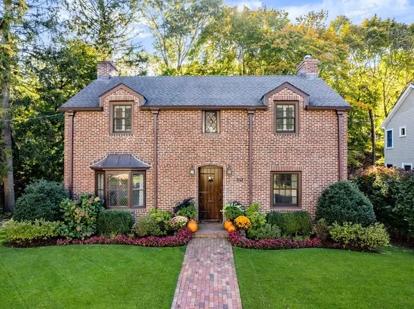90 Larchmont Ave, Newton, MA 02468