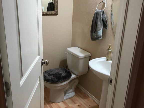 half bath dowstairs