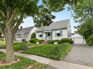 706 Lindegar St, Linden, NJ 07036