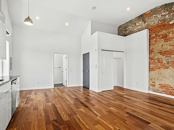 4th image of 2442 Cedar St #3F