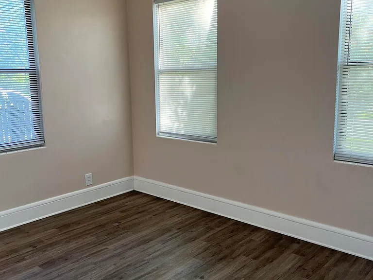 5105 Hollycrest Dr — Photo 8