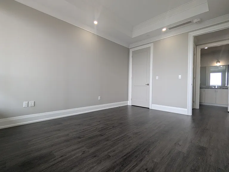 121 King St W — Photo 44