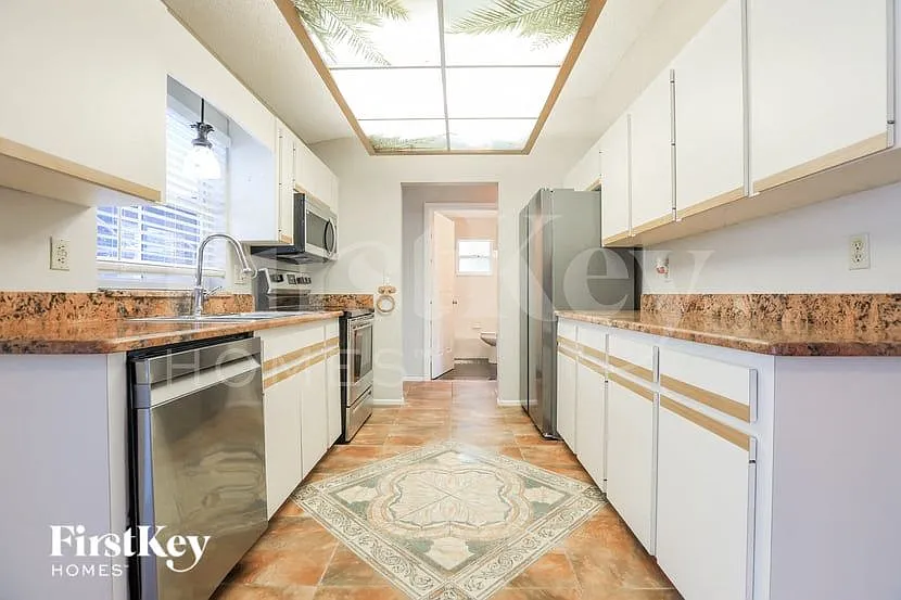3 bed, 2.0 bath, 1240 sqft, $1,980 — Photo 4