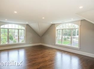 30 Benvenue St, Wellesley, MA 02482