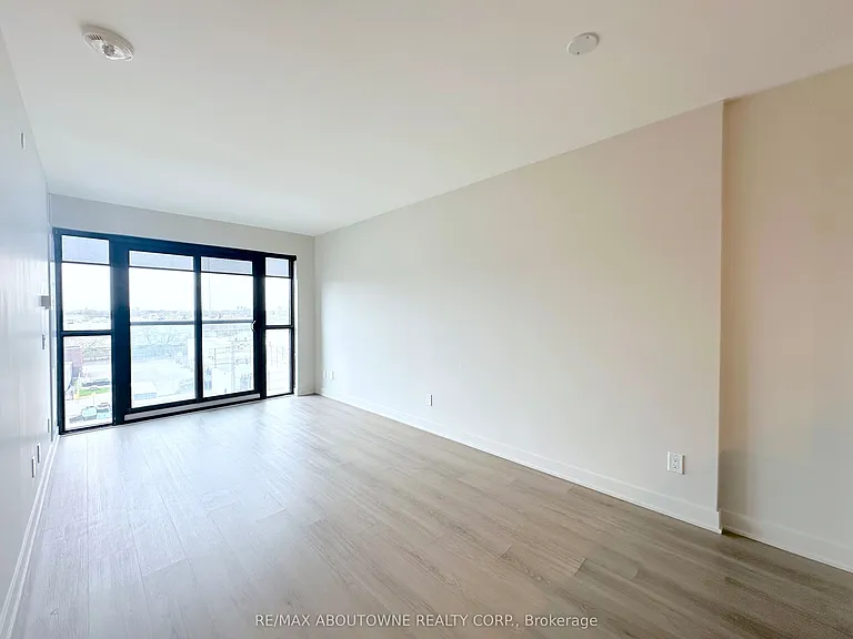3385 Dundas St W #514 — Photo 5