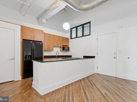 200 Lincoln Ave