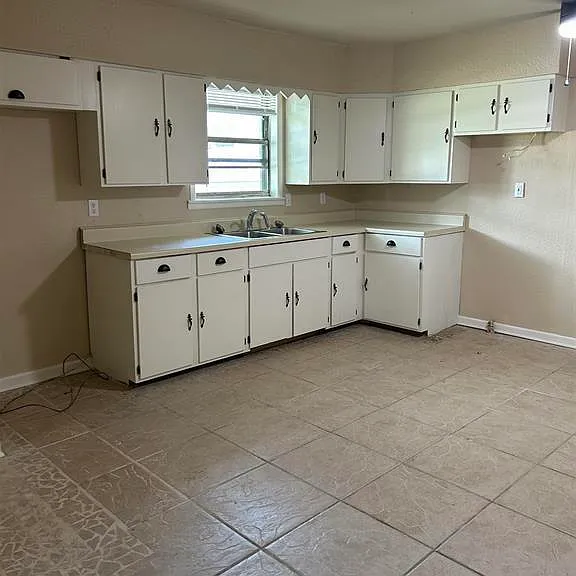 209 W South St — Photo 2