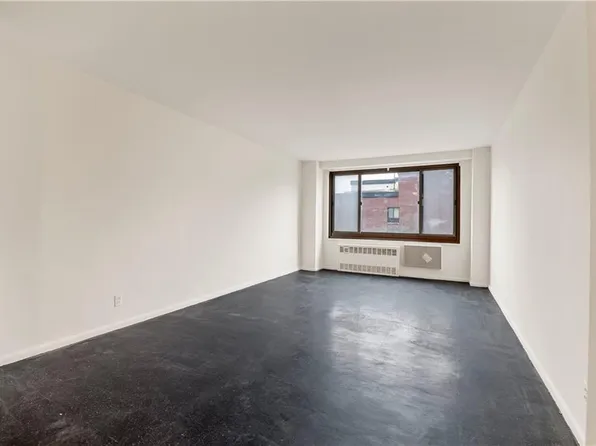 185 Hall Street image 4 of 8