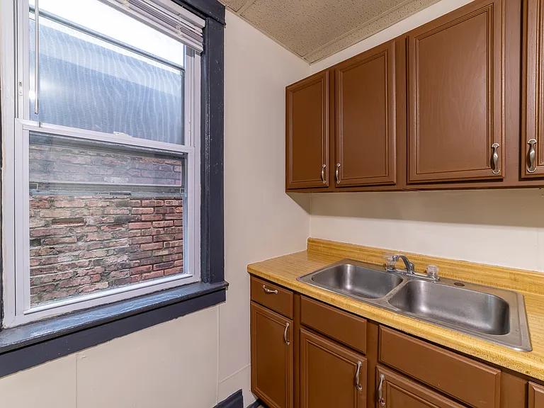 1612 Broadway St #4 — Photo 13