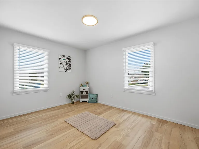 510 Douglass Ave — Photo 7