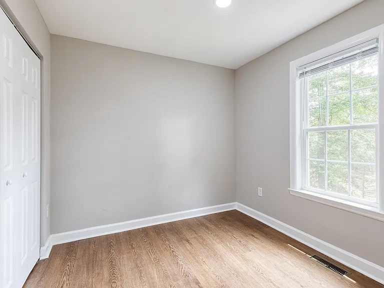 1869 Robin Ct — Photo 16