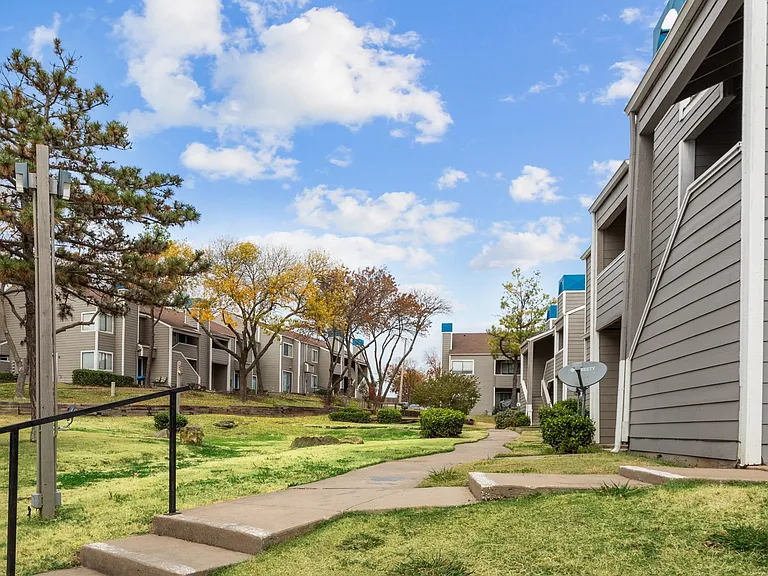 Silver Springs Apartments — Photo 34