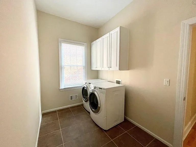 455 Wembley Cir — Photo 17