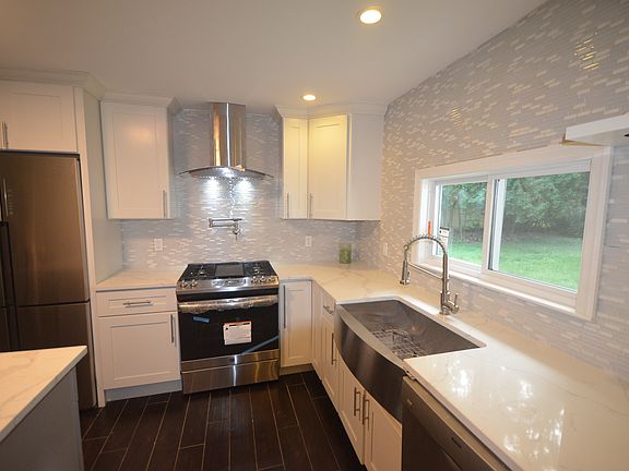 2nd image of 100 Crescent Ave