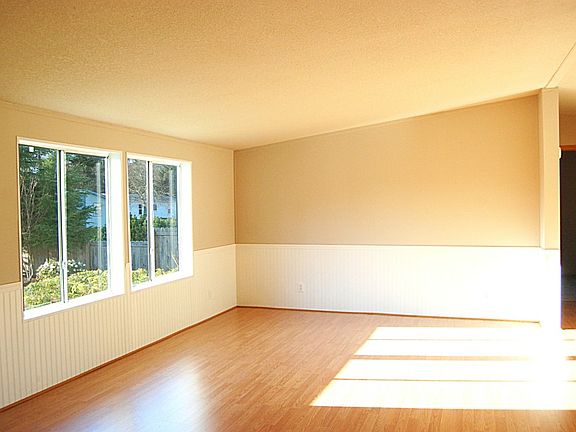 4th image of 604 Chenois Ave NE