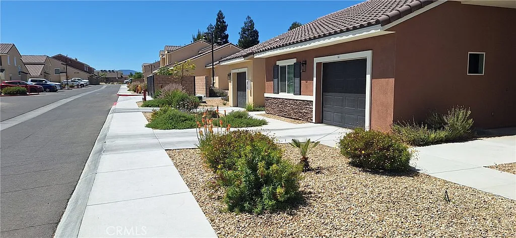 1 bed, 842 sqft, $1,995 — Photo 4