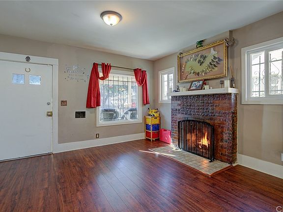 4th image of 1111 W 70th St