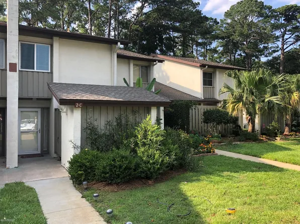 2 Marsh Harbor Dr, Beaufort, SC 29907