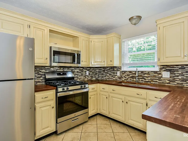 108 Shady Ln — Photo 6