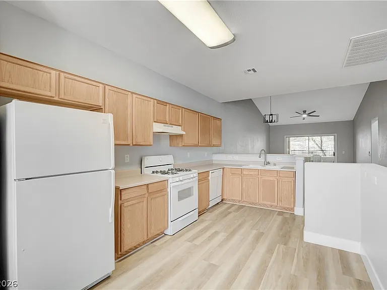 673 Peachy Canyon Cir #203 — Photo 11