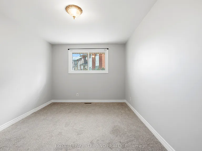 195 B Cedarvale Cres #A — Photo 13