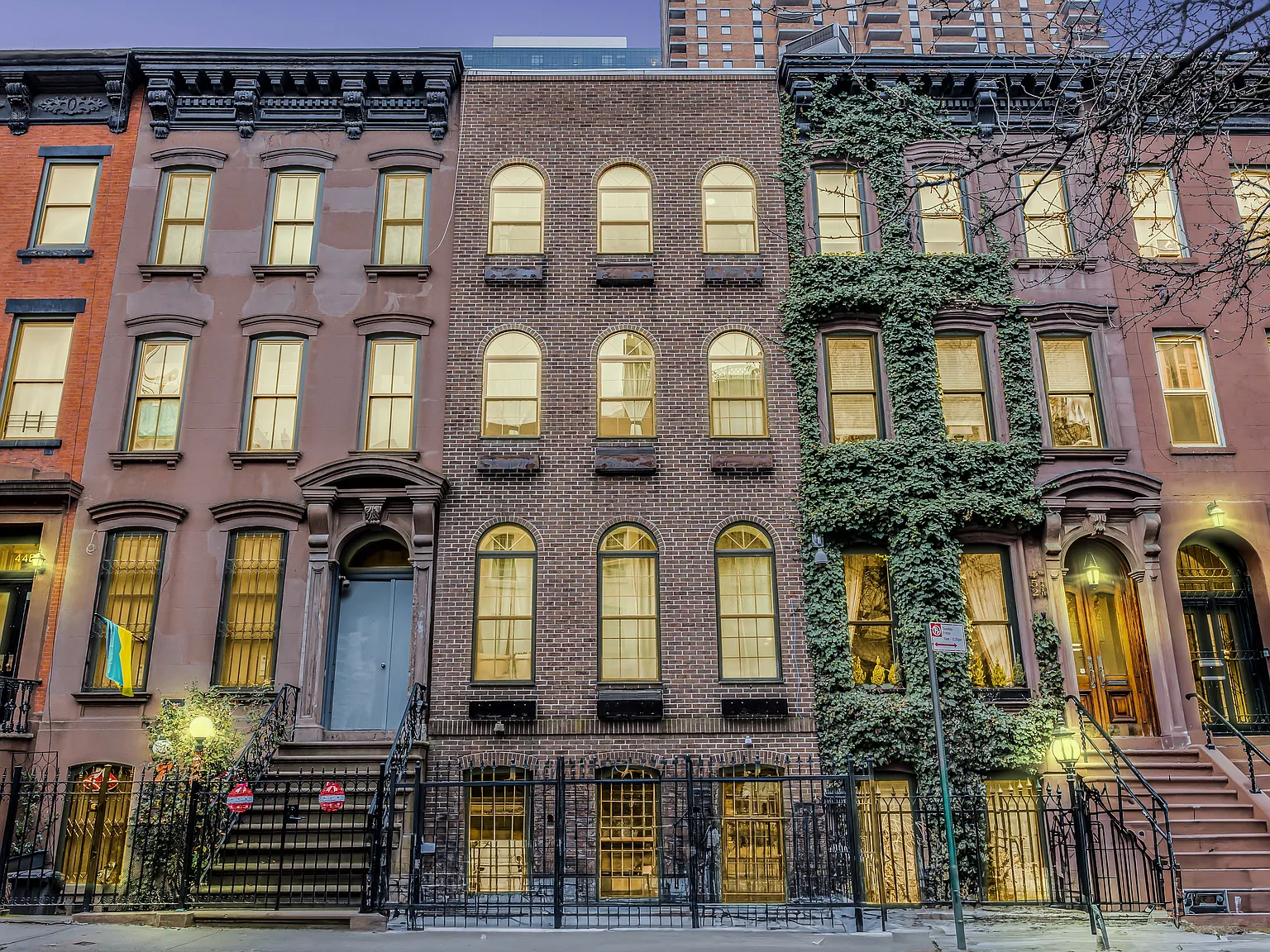 450 West 44th Street — Photo 1