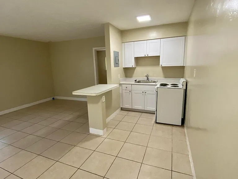 1019 NW 5th Ave #6 — Photo 2