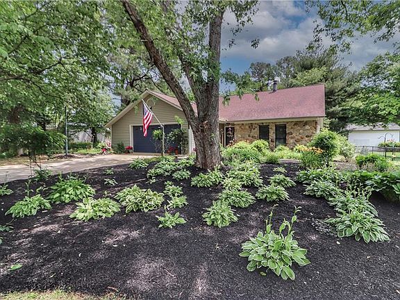 2nd image of 1508 Cameron Dr