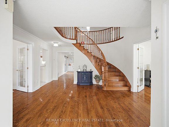 5th image of 28 Ridelle Ct