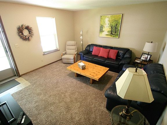 3rd image of 101 Canary Dr