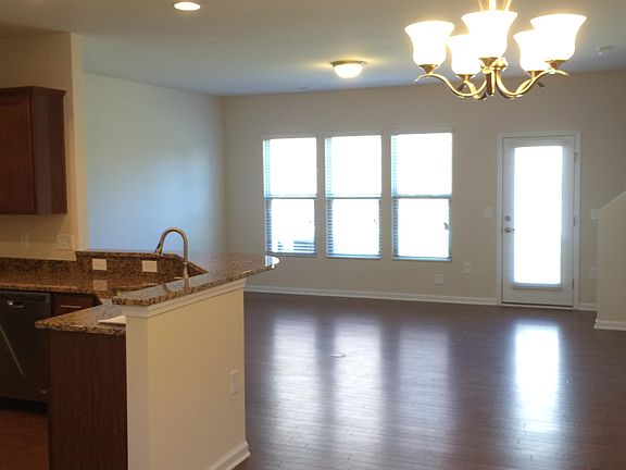 3rd image of 111 Tuftin Dr