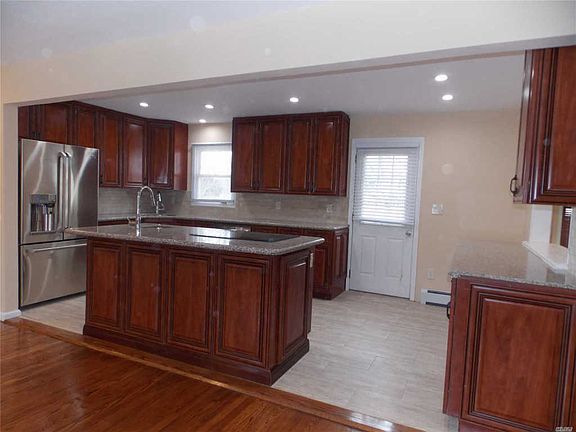 2nd image of 206 Woodmere St