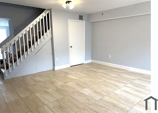 143 Riviera Cir — Photo 12