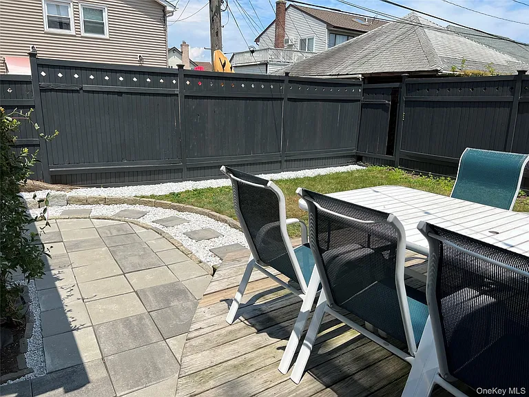311 W Chester St — Photo 17