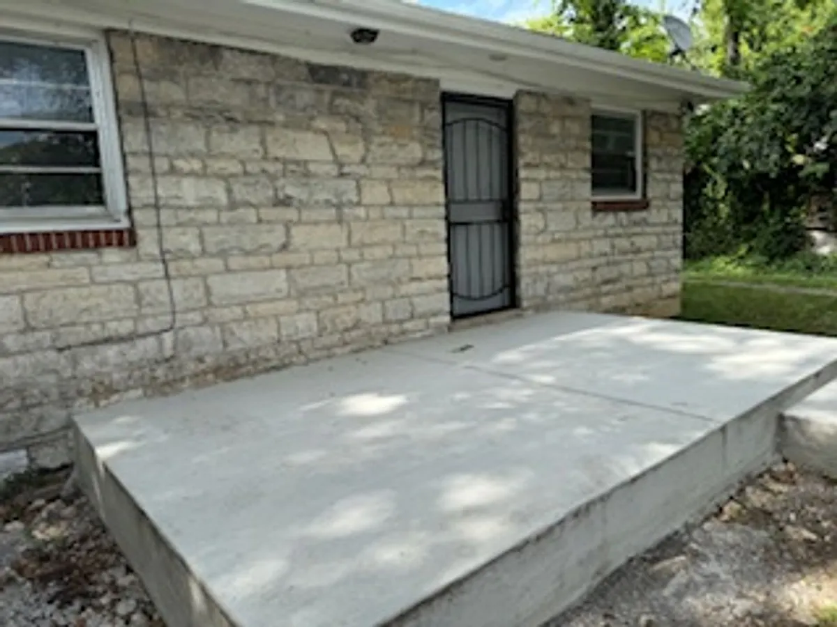 Building Photo - 1913 Morena St