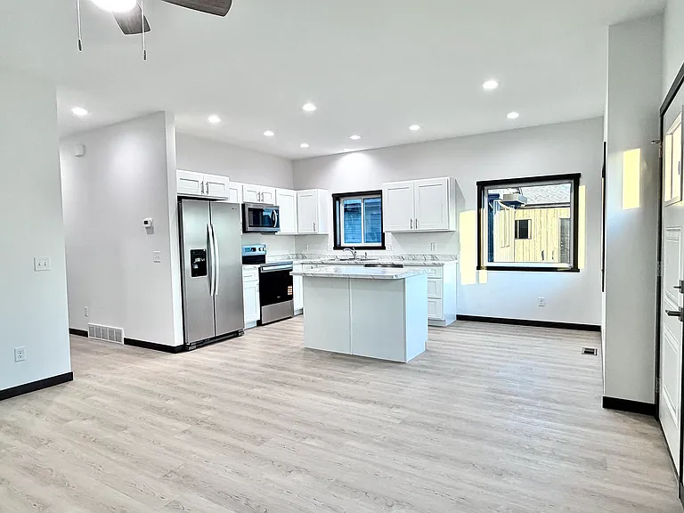 2319 Sweetgrass Dr — Photo 8