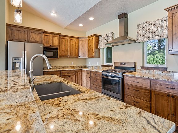 5th image of 2623 Drake Ln