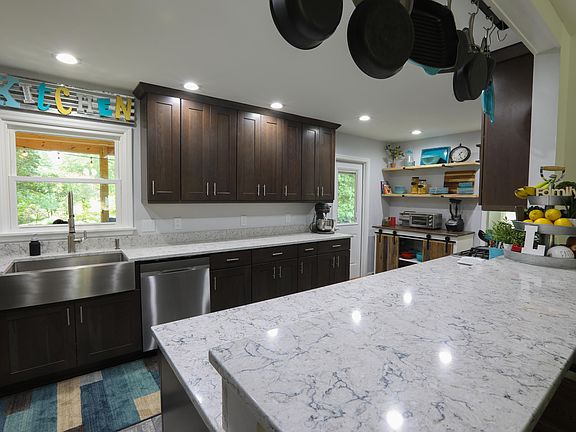2nd image of 3401 Honeywood Dr