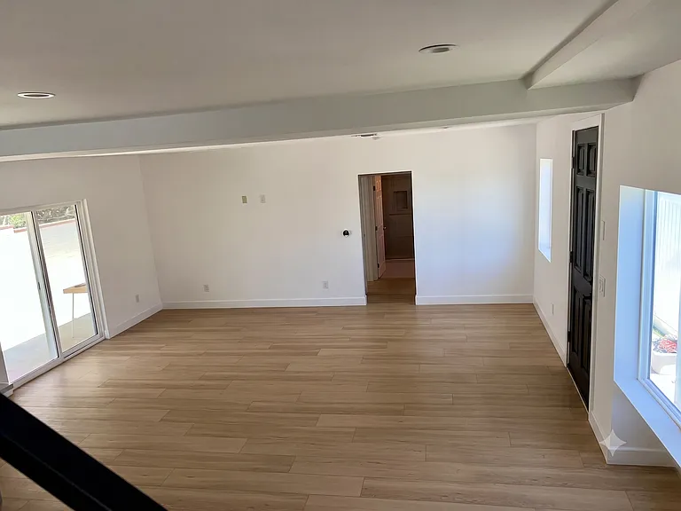 9001 S Van Ness Ave #1/2 — Photo 9