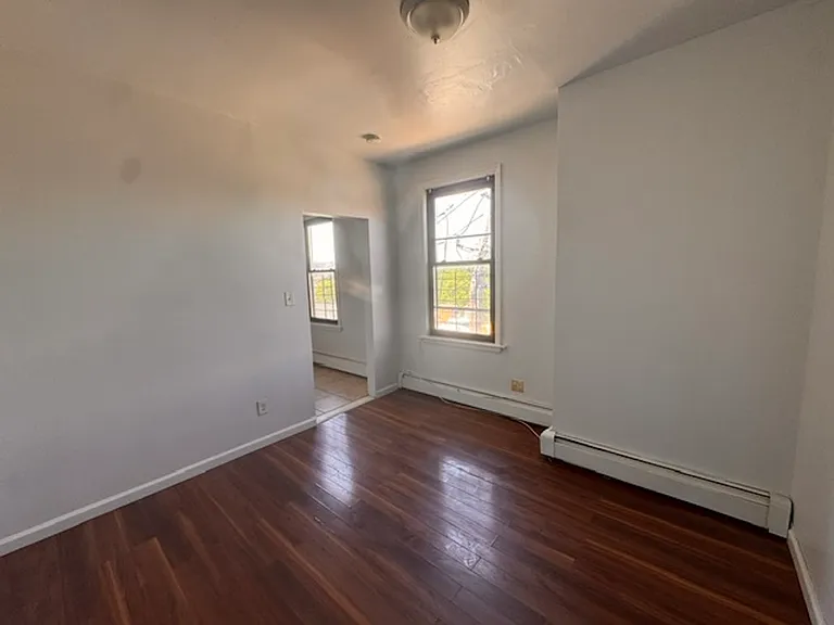97 Waverly St #3R — Photo 8