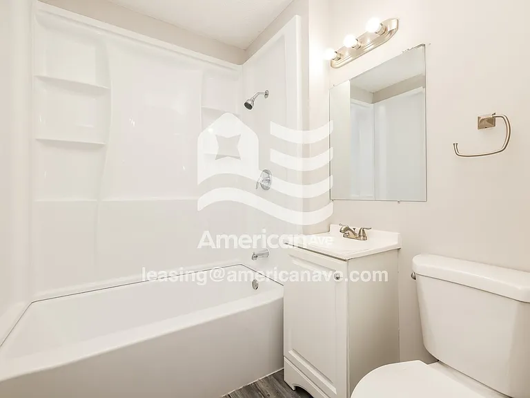 1687475_010_main_bathroom_10.jpg