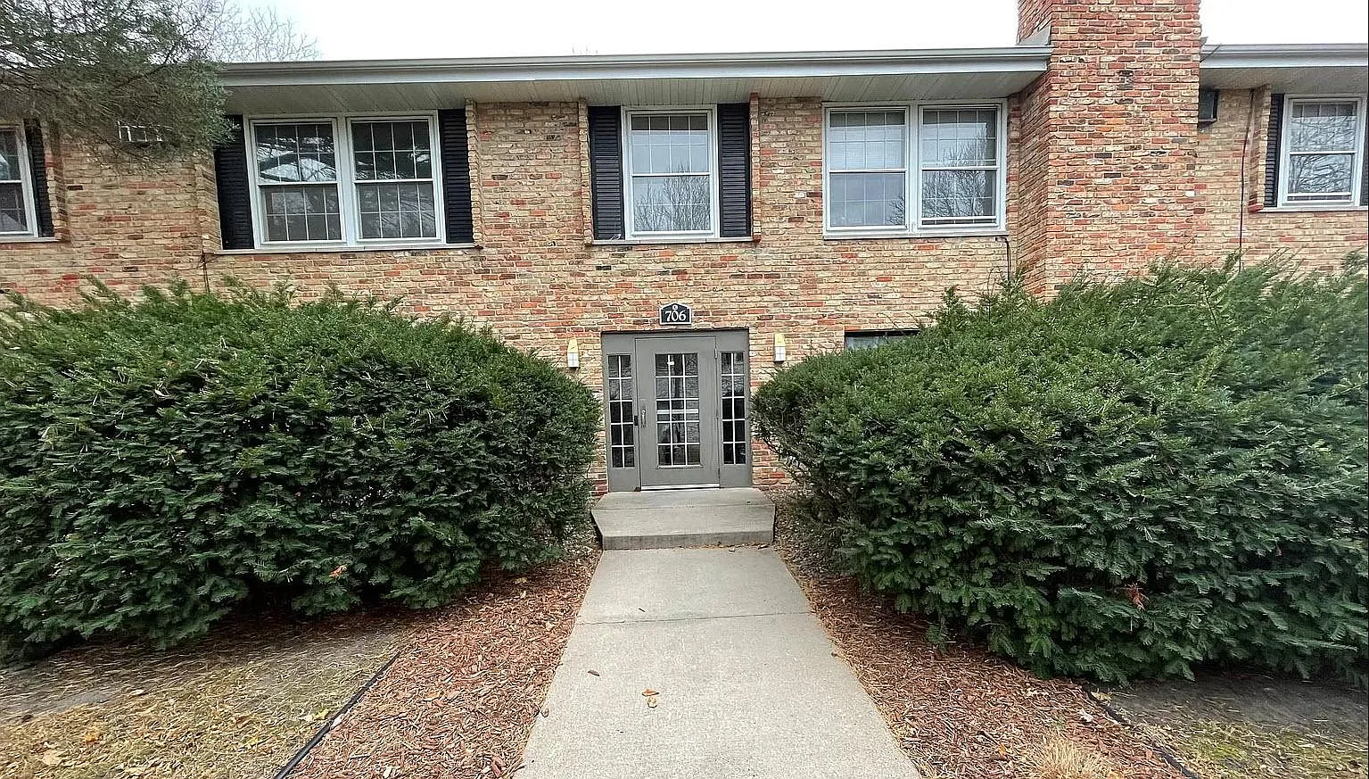 2 bed, 924 sqft, $1,600 — Photo 1