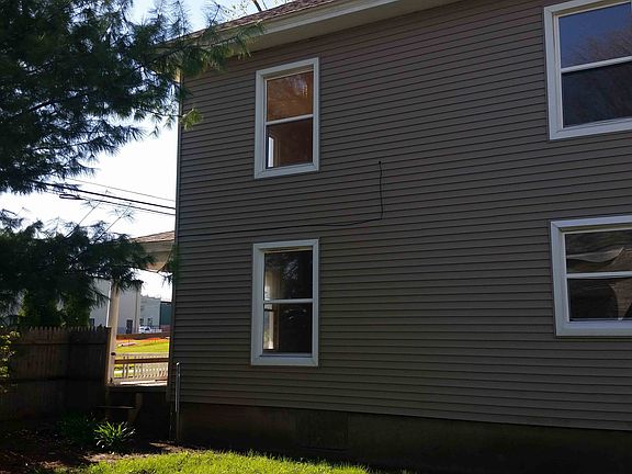 2nd image of 203 S Oak St