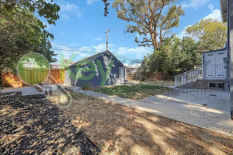 Building Photo - 1119 Lochbrae Rd #2