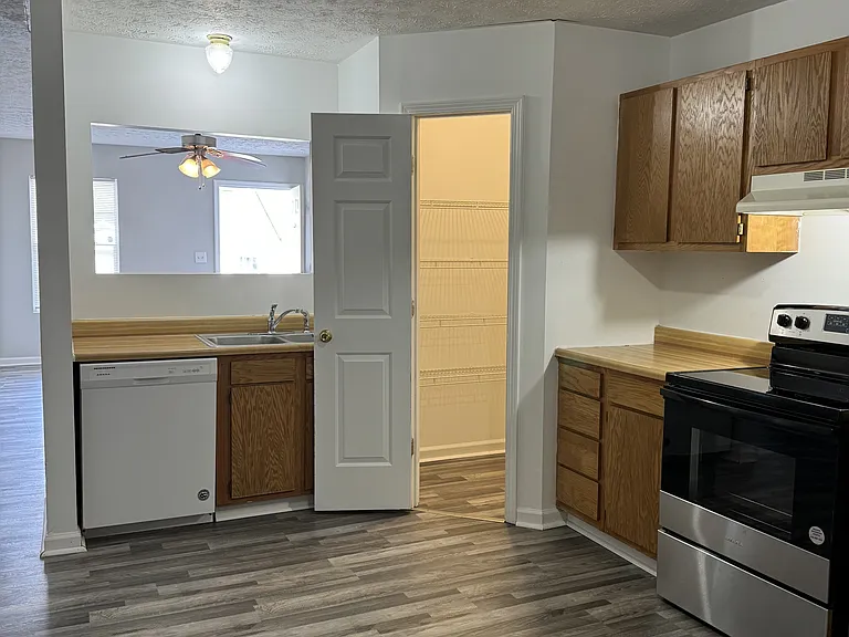 10 Martin Dr — Photo 2
