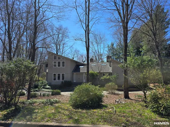 47 Hopper Farm Rd, Upper Saddle River, NJ 07458