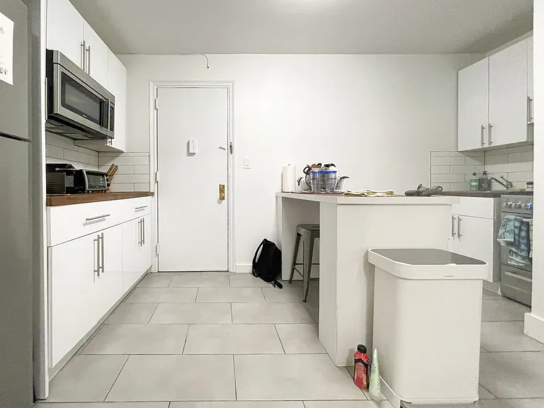 200 E 26th St #3D — Photo 2
