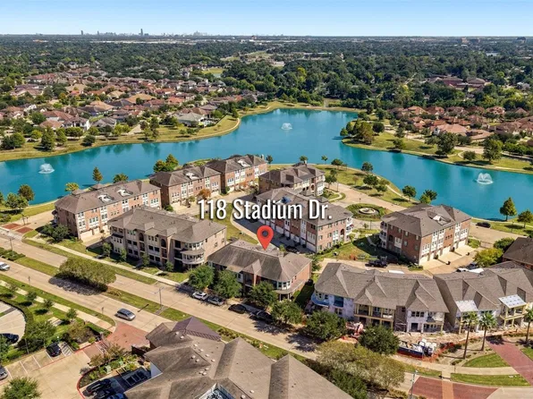 118 Stadium Dr, Sugar Land, TX 77498